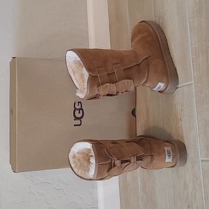 EUC UGGs tan with allegria bow size 6